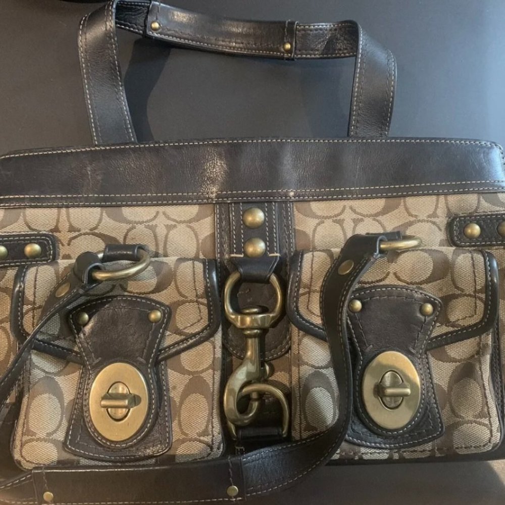 COACH Vintage Brown Leather & Classic C Shoulder Bag with Gold Hardware
